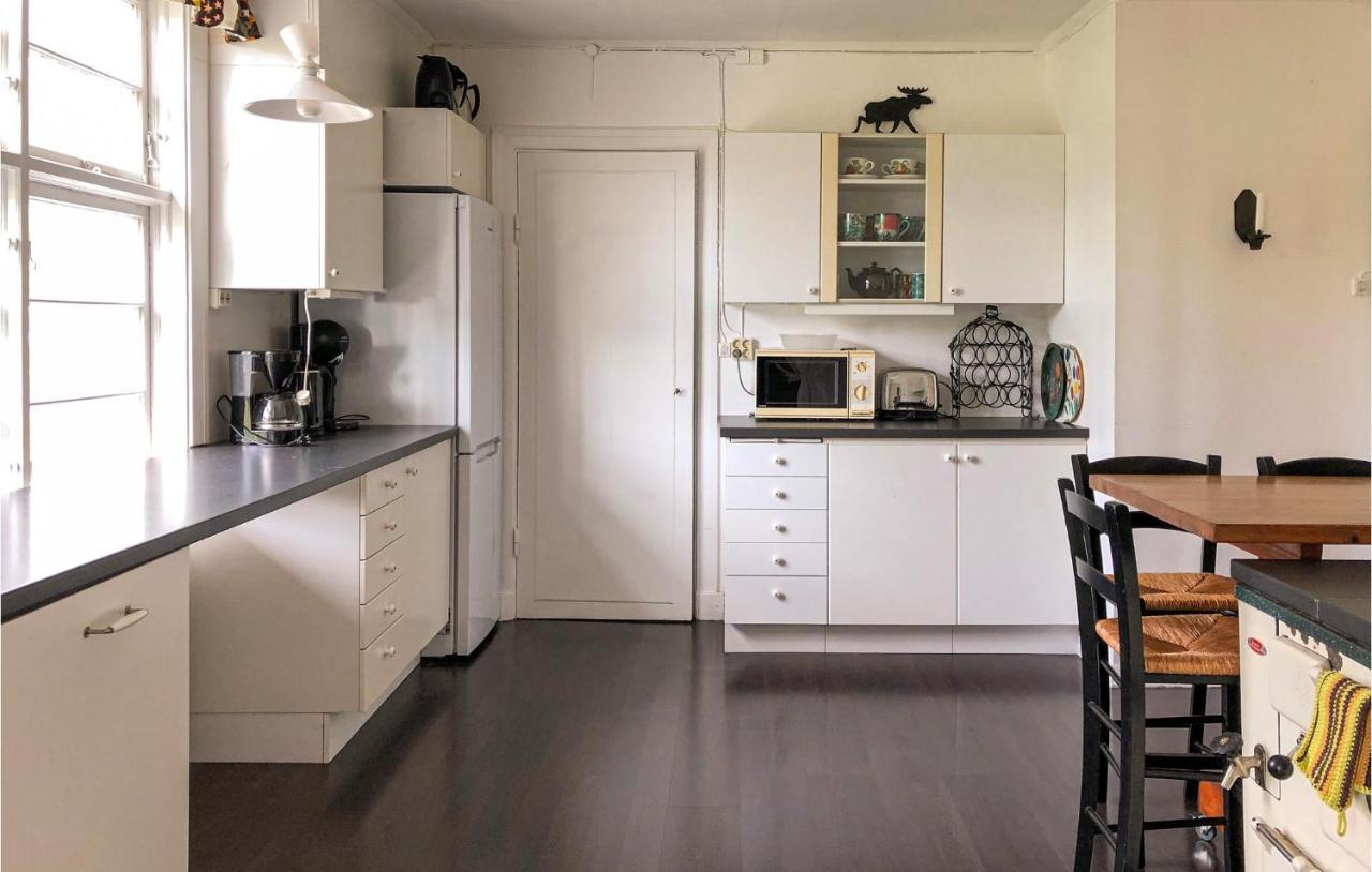 Nice Home In Mantorp With Kitchen エクステリア 写真