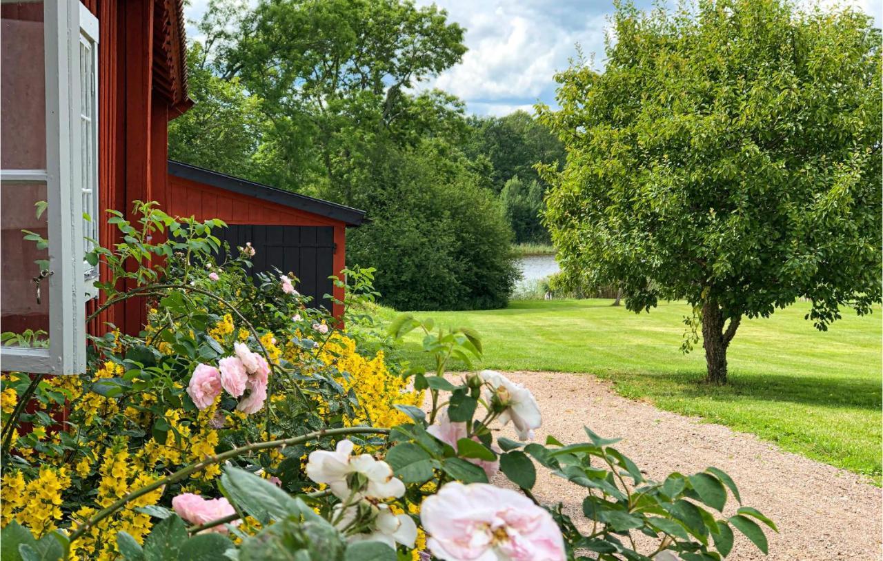 Nice Home In Mantorp With Kitchen エクステリア 写真